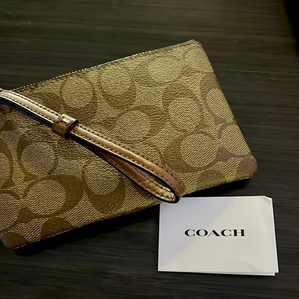 Coach wristlet - Picture 4 of 4